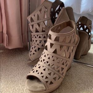 Madden Girl nude wedges